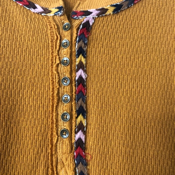 Free People mustard thermal w/ detail SMALL - Picture 3 of 4